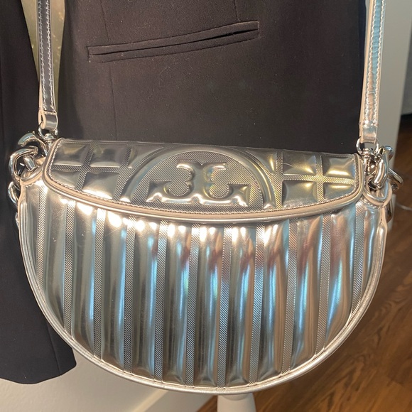 New Tory Burch Mini Fleming Soft Metallic Quilt Crescent Bag - Picture 13 of 14